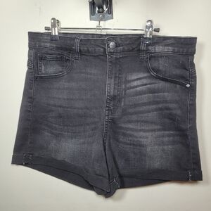 Kendall + Kylie The Icon Short Black sz 15 / 32